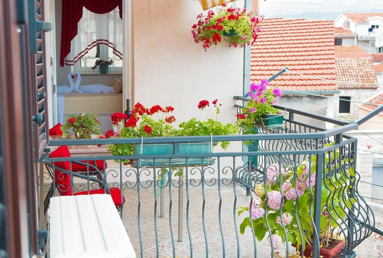 Apartments Angela With Old Town View Split